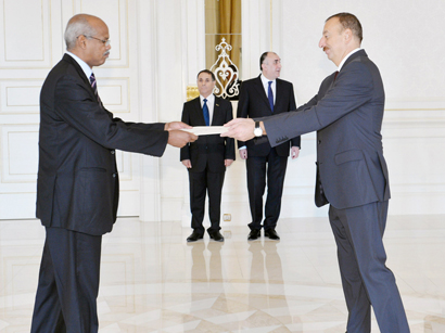 İlham Əliyev Sudanın və Britaniyanın Azərbaycandakı səfirlərinin etimadnamələrini qəbul edib (FOTO)