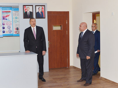 İlham Əliyev Xətai rayonunda bəzi orta məktəb binalarının əsaslı təmir və yenidənqurmadan sonrakı vəziyyəti ilə tanış olub (FOTO)