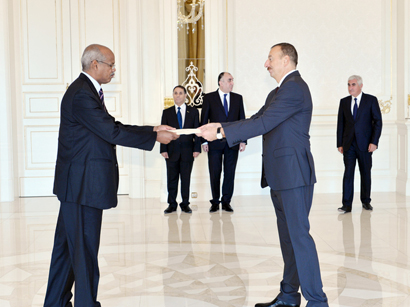 İlham Əliyev Sudanın və Britaniyanın Azərbaycandakı səfirlərinin etimadnamələrini qəbul edib (FOTO)