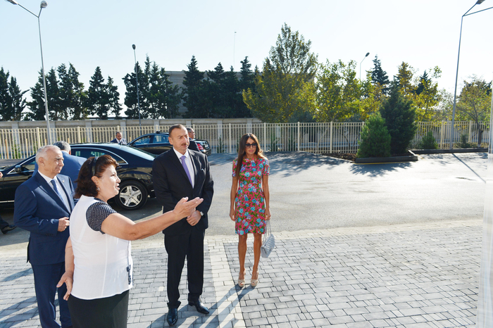 Azərbaycan Prezidenti və xanımı Bakının bəzi orta məktəblərinin binalarının əsaslı yenidənqurmadan sonrakı vəziyyəti ilə tanış olublar (FOTO)