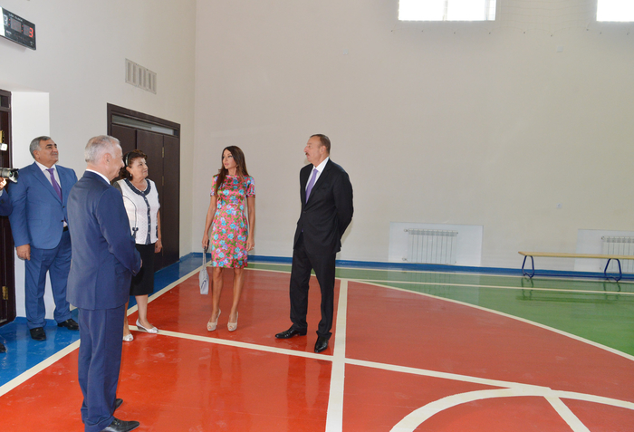 Azərbaycan Prezidenti və xanımı Bakının bəzi orta məktəblərinin binalarının əsaslı yenidənqurmadan sonrakı vəziyyəti ilə tanış olublar (FOTO)