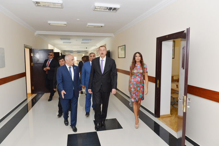 Azərbaycan Prezidenti və xanımı Bakının bəzi orta məktəblərinin binalarının əsaslı yenidənqurmadan sonrakı vəziyyəti ilə tanış olublar (FOTO)