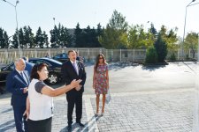 Azərbaycan Prezidenti və xanımı Bakının bəzi orta məktəblərinin binalarının əsaslı yenidənqurmadan sonrakı vəziyyəti ilə tanış olublar (FOTO)