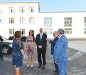 Azərbaycan Prezidenti və xanımı Bakının bəzi orta məktəblərinin binalarının əsaslı yenidənqurmadan sonrakı vəziyyəti ilə tanış olublar (FOTO)