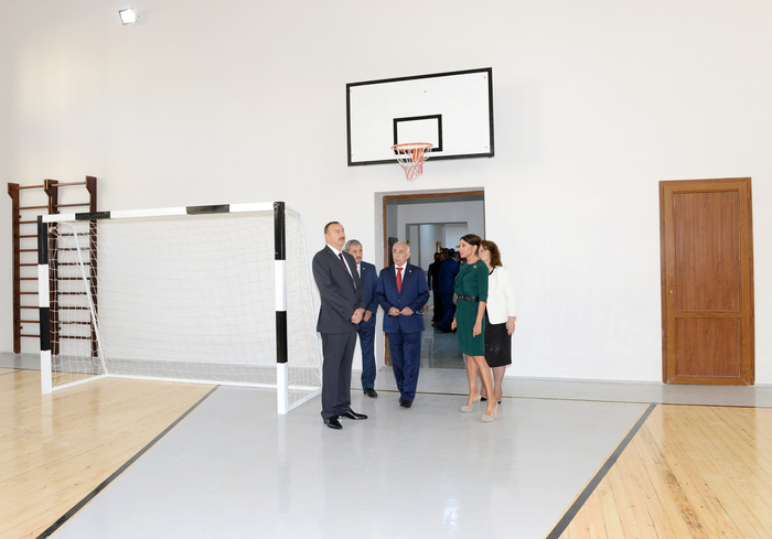 Prezident İlham Əliyev: Azərbaycanda təbii sərvətlərin işlənməsindən əldə edilmiş gəlirlər təhsil sahəsində aparılan islahatlara yönəldilir (FOTO)