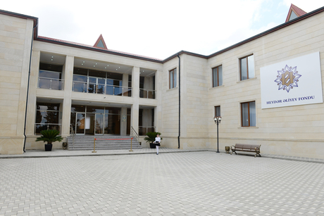 Mehriban Əliyeva Bakının Xəzər rayonunda körpələr evi-uşaq bağçalarının və poliklinikanın açılışında iştirak edib (ƏLAVƏ OLUNUB-2) (FOTO)