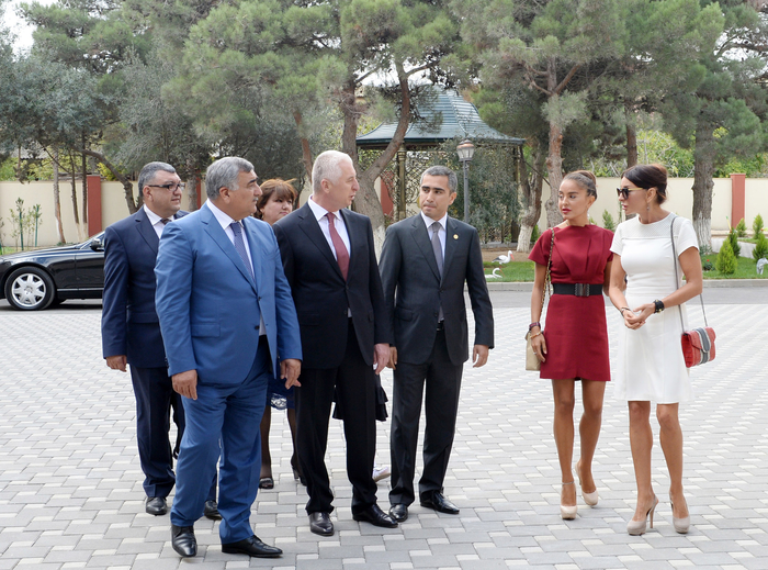 Mehriban Əliyeva Bakının Xəzər rayonunda körpələr evi-uşaq bağçalarının və poliklinikanın açılışında iştirak edib (ƏLAVƏ OLUNUB-2) (FOTO)