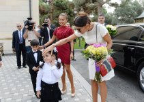 Mehriban Əliyeva Bakının Xəzər rayonunda körpələr evi-uşaq bağçalarının və poliklinikanın açılışında iştirak edib (ƏLAVƏ OLUNUB-2) (FOTO)