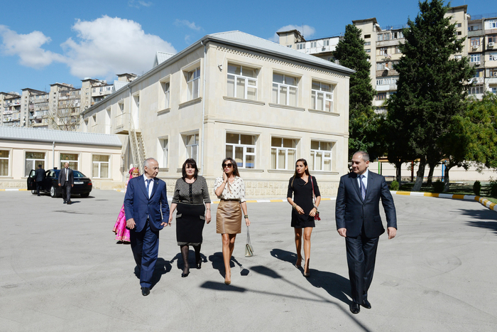 Mehriban Əliyeva Bakıda internat məktəblərinin məzunu olan gənclər üçün yaşayış binasının və uşaq bağçalarının açılışında iştirak edib (FOTO) (ƏLAVƏ OLUNUB)