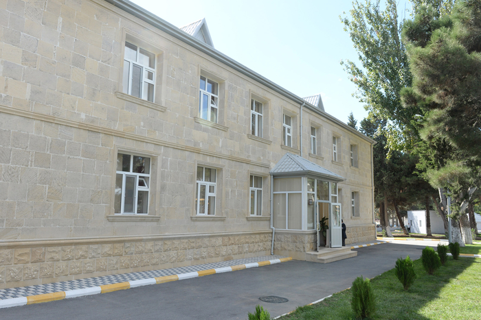 Mehriban Əliyeva Bakıda internat məktəblərinin məzunu olan gənclər üçün yaşayış binasının və uşaq bağçalarının açılışında iştirak edib (FOTO) (ƏLAVƏ OLUNUB)