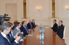 İlham Əliyev Böyük Britaniya Baş nazirinin ticarət üzrə elçisi, Lordlar Palatasının üzvünün başçılıq etdiyi nümayəndə heyətini qəbul edib