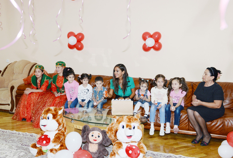 Heydər Əliyev Fondunun vitse-prezidenti Leyla Əliyeva Bakıdakı bir sıra uşaq evlərində olub (FOTO)