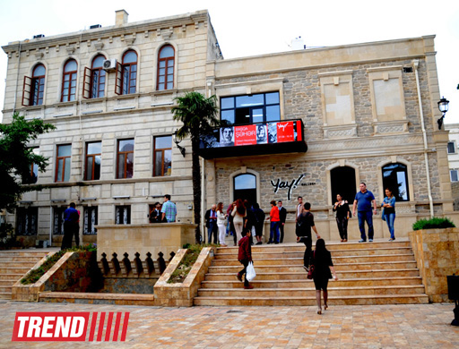 "YAY" sərgi salonunda "Başqa bir şəhər" sərgisi açılıb (FOTO)