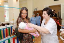 Leyla Əliyeva və Arzu Əliyeva Bakıda internat məktəbi, körpələr və uşaq evlərində olub (FOTO)