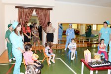 Leyla Əliyeva və Arzu Əliyeva Bakıda internat məktəbi, körpələr və uşaq evlərində olub (FOTO)
