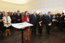 Heydər Əliyev Fondunun vitse-prezidenti Leyla Əliyeva Azərbaycanın xalq rəssamı Tahir Salahovun sərgisinin açılışında iştirak edib (FOTO)