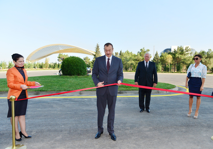 Azərbaycan Prezidenti və xanımı “Azəraeronaviqasiya” Hava Hərəkəti İdarəsinin Hava Hərəkətinin İdarəedilməsi Baş Mərkəzinin yeni binasının açılışında iştirak ediblər (FOTO)