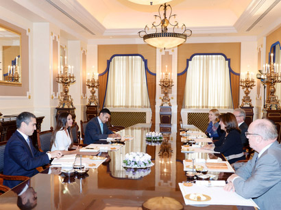 Mehriban Əliyeva Fransa Senatının üzvü, Senatın müşahidə missiyasının rəhbərinin başçılıq etdiyi nümayəndə heyəti ilə görüşüb (FOTO)