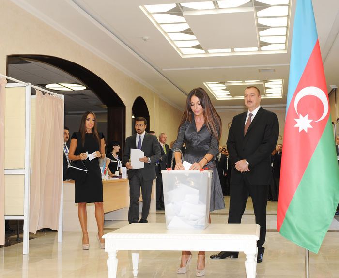 Azərbaycan Prezidenti və xanımı səsvermədə iştirak ediblər (ƏLAVƏ OLUNUB) (FOTO)