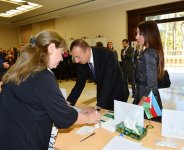 Azərbaycan Prezidenti və xanımı səsvermədə iştirak ediblər (ƏLAVƏ OLUNUB) (FOTO)