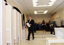 Azərbaycan Prezidenti və xanımı səsvermədə iştirak ediblər (ƏLAVƏ OLUNUB) (FOTO)