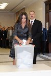 Azərbaycan Prezidenti və xanımı səsvermədə iştirak ediblər (ƏLAVƏ OLUNUB) (FOTO)