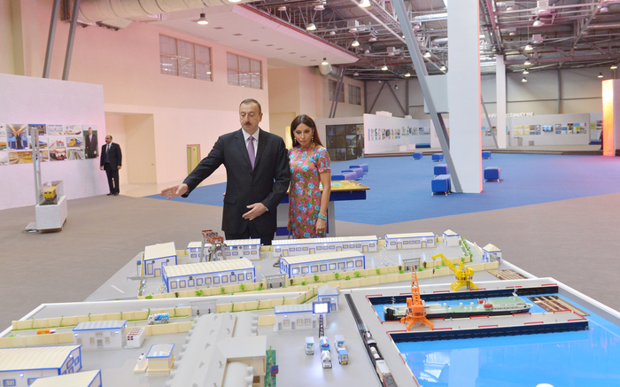 Prezident İlham Əliyev və xanımı “Azərbaycan 10 ildə. Sosial-iqtisadi inkişaf: dövlət proqramlarının icrası” sərgisi ilə tanış olublar (FOTO)