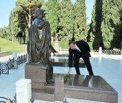 Prezident İlham Əliyev və xanımı ulu öndər Heydər Əliyevin məzarını ziyarət ediblər (FOTO)