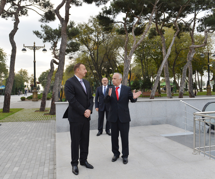 Prezident İlham Əliyev Bakının Neftçilər prospektində ikimərtəbəli yeraltı avtomobil dayanacağında yaradılan şəraitlə tanış olub (FOTO)
