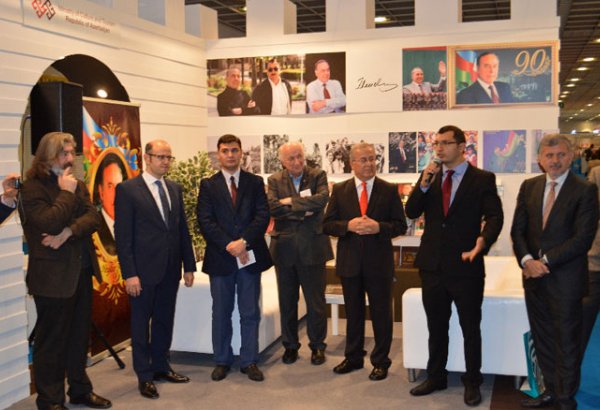 Dünyanın ən böyük kitab sərgisində ulu öndər Heydər Əliyevin 90 illik yubileyi qeyd olunub (FOTO)