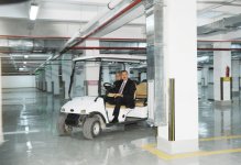 Prezident İlham Əliyev Bakının Neftçilər prospektində ikimərtəbəli yeraltı avtomobil dayanacağında yaradılan şəraitlə tanış olub (FOTO)