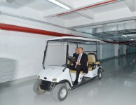 Prezident İlham Əliyev Bakının Neftçilər prospektində ikimərtəbəli yeraltı avtomobil dayanacağında yaradılan şəraitlə tanış olub (FOTO)