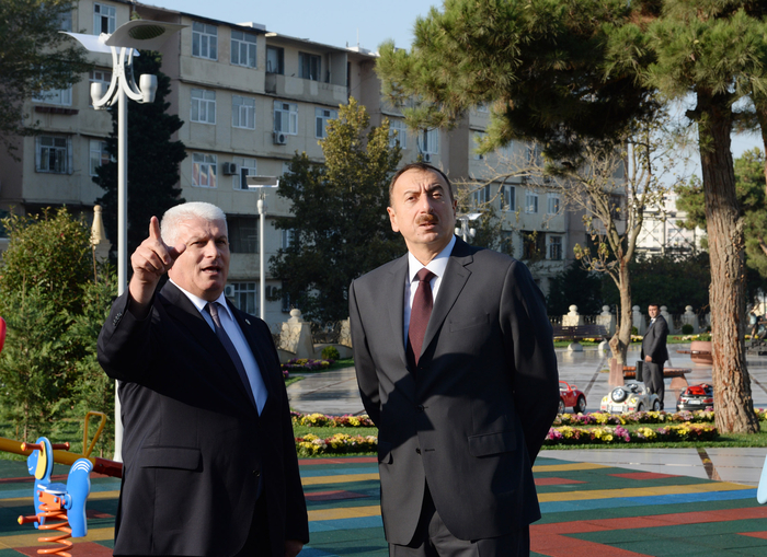 İlham Əliyev Bakıda yeni çörək zavodunun açılışında iştirak edib, yenidən qurulan parkda yaradılmış şəraitlə tanış olub (FOTO)