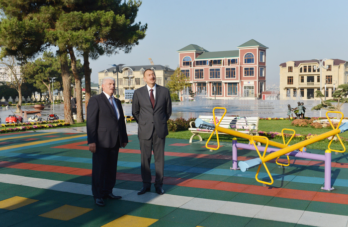 İlham Əliyev Bakıda yeni çörək zavodunun açılışında iştirak edib, yenidən qurulan parkda yaradılmış şəraitlə tanış olub (FOTO)