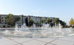 İlham Əliyev Bakıda yeni çörək zavodunun açılışında iştirak edib, yenidən qurulan parkda yaradılmış şəraitlə tanış olub (FOTO)