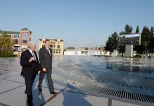 İlham Əliyev Bakıda yeni çörək zavodunun açılışında iştirak edib, yenidən qurulan parkda yaradılmış şəraitlə tanış olub (FOTO)