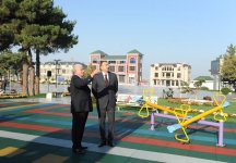 İlham Əliyev Bakıda yeni çörək zavodunun açılışında iştirak edib, yenidən qurulan parkda yaradılmış şəraitlə tanış olub (FOTO)