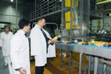 İlham Əliyev Bakıda yeni çörək zavodunun açılışında iştirak edib, yenidən qurulan parkda yaradılmış şəraitlə tanış olub (FOTO)