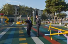 İlham Əliyev Bakıda yeni çörək zavodunun açılışında iştirak edib, yenidən qurulan parkda yaradılmış şəraitlə tanış olub (FOTO)