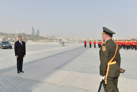 Prezident İlham Əliyev və ailə üzvləri Dövlət Bayrağı Meydanında olublar (FOTO)