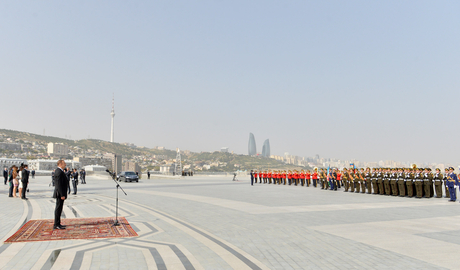 Prezident İlham Əliyev və ailə üzvləri Dövlət Bayrağı Meydanında olublar (FOTO)