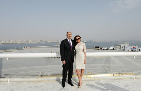 Prezident İlham Əliyev və ailə üzvləri Dövlət Bayrağı Meydanında olublar (FOTO)