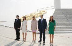 Prezident İlham Əliyev və ailə üzvləri Dövlət Bayrağı Meydanında olublar (FOTO)