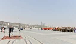Prezident İlham Əliyev və ailə üzvləri Dövlət Bayrağı Meydanında olublar (FOTO)