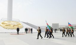 Prezident İlham Əliyev və ailə üzvləri Dövlət Bayrağı Meydanında olublar (FOTO)