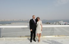 Prezident İlham Əliyev və ailə üzvləri Dövlət Bayrağı Meydanında olublar (FOTO)
