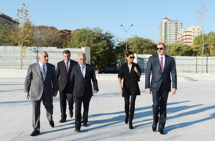 Prezident İlham Əliyev və xanımı yeni salınan Dədə Qorqud parkında görülən işlərlə tanış olublar (FOTO)