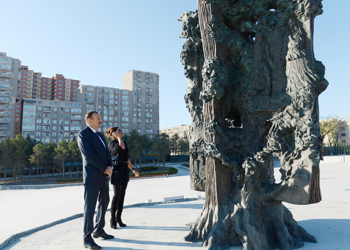 Prezident İlham Əliyev və xanımı yeni salınan Dədə Qorqud parkında görülən işlərlə tanış olublar (FOTO)