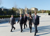 Prezident İlham Əliyev və xanımı yeni salınan Dədə Qorqud parkında görülən işlərlə tanış olublar (FOTO)