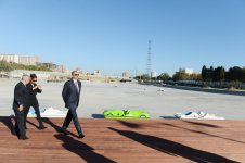 Prezident İlham Əliyev və xanımı yeni salınan Dədə Qorqud parkında görülən işlərlə tanış olublar (FOTO)